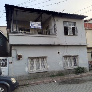 YEŞİLEVLER MAHALLESİ ÖZGÜR CADDESİ ÜZERİNDE SATILIK MÜSTAKİL EV