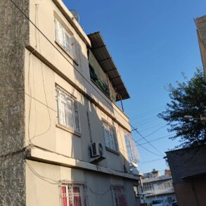 YEŞİLEVLER MAHALLESİ SATILIK 2,5 KATLI MÜSTAKİL EV